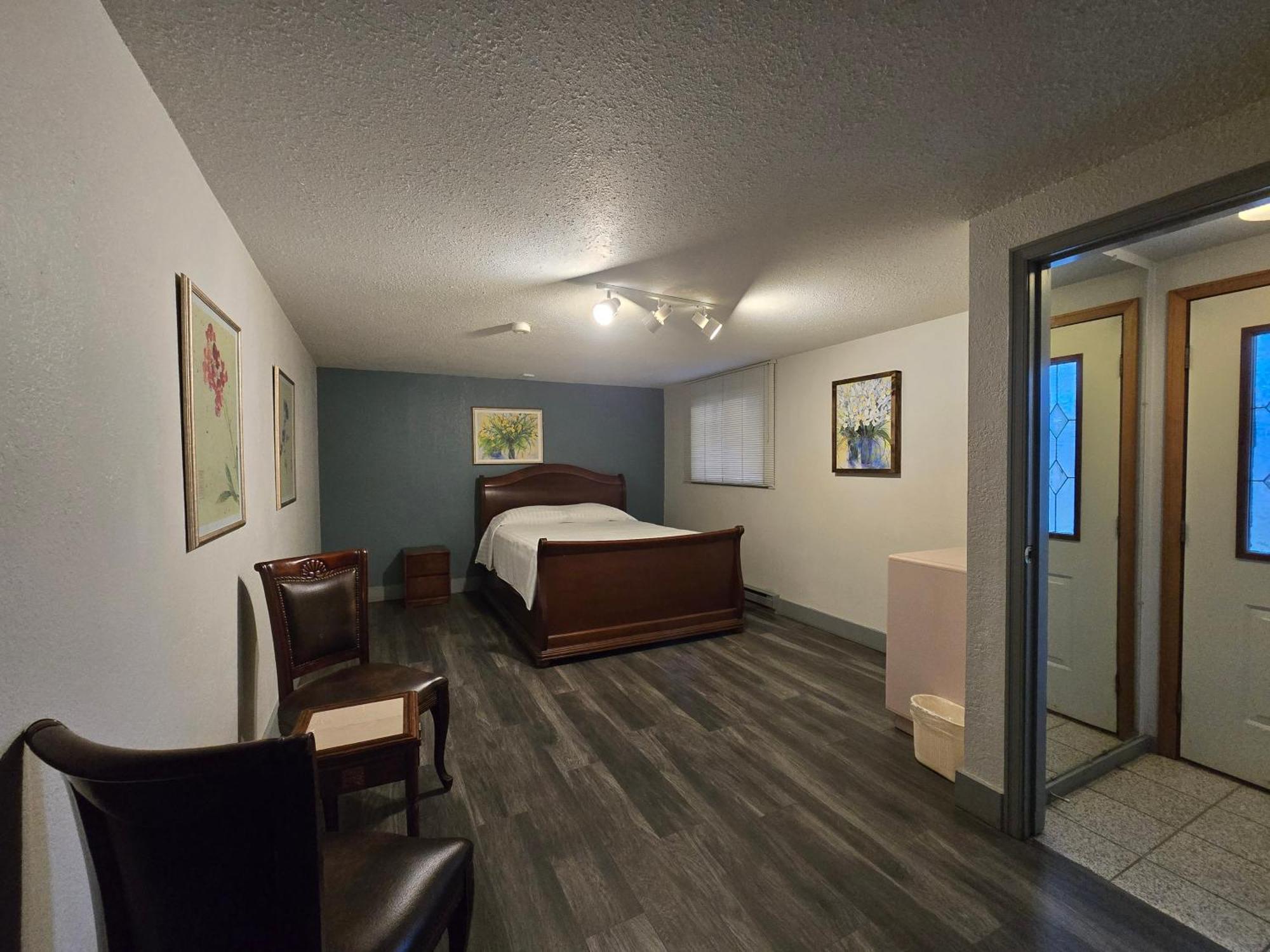 Alpine Inn Valemount Ngoại thất bức ảnh
