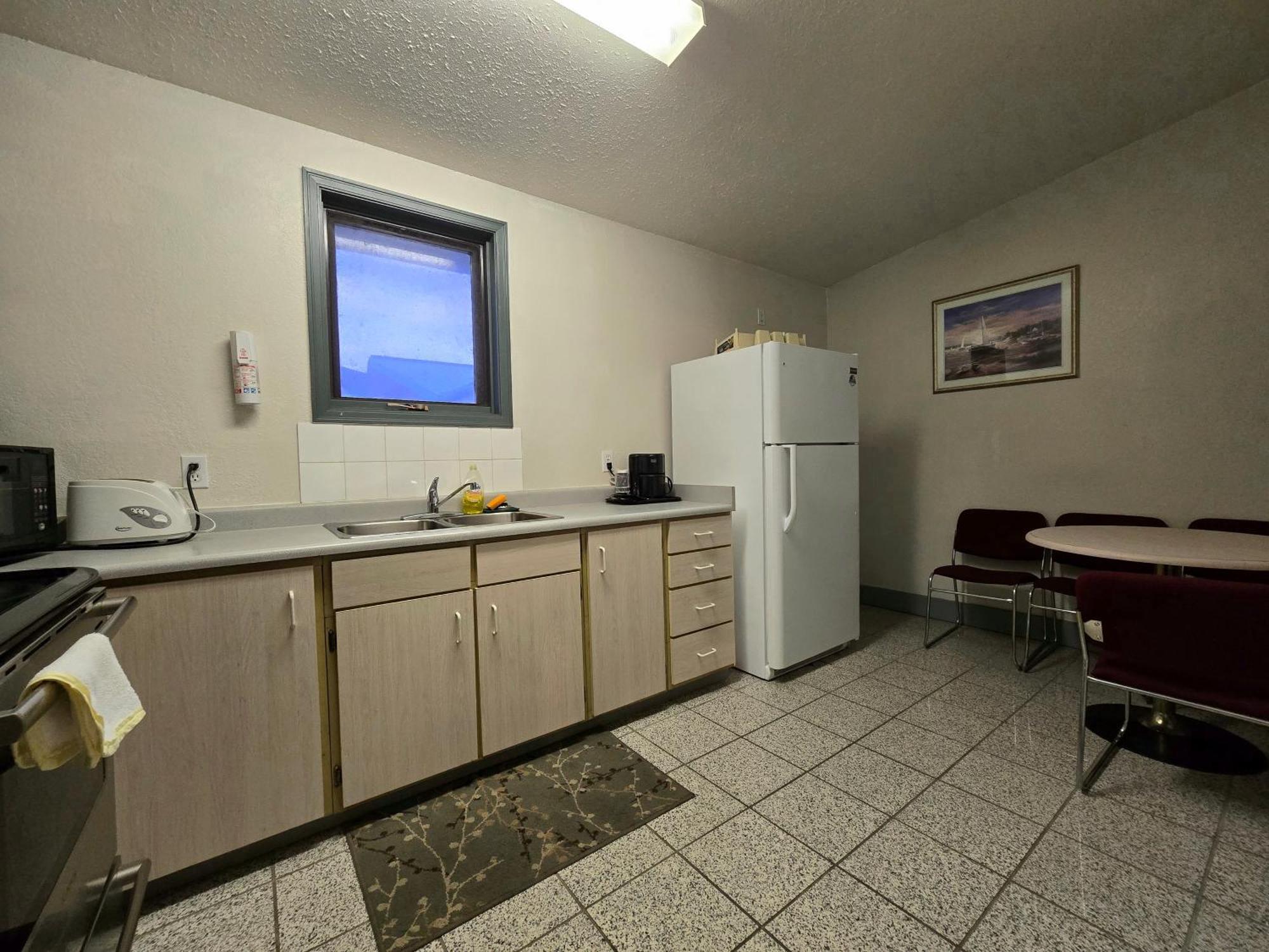 Alpine Inn Valemount Ngoại thất bức ảnh